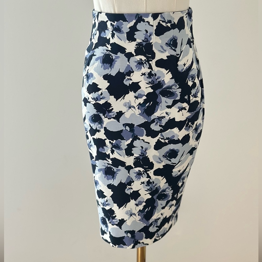 Amanda Chelsea Skirts Womens Size XS Midi Straight Floral Stretch Elastic Waist